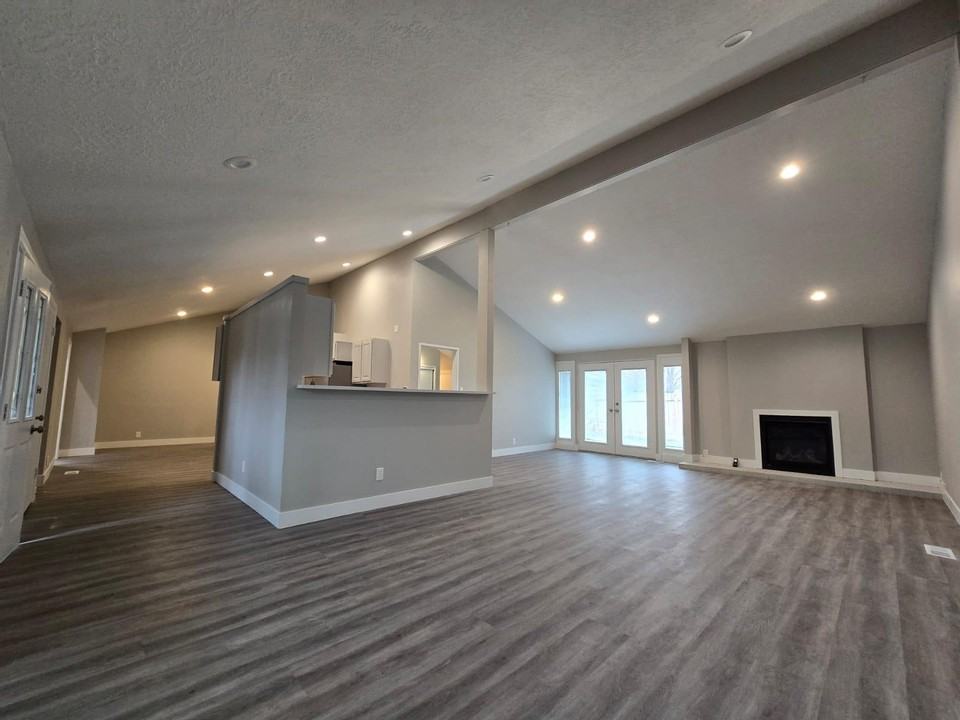 1072 E Bedford Dr #1 - Photo 2 of 12