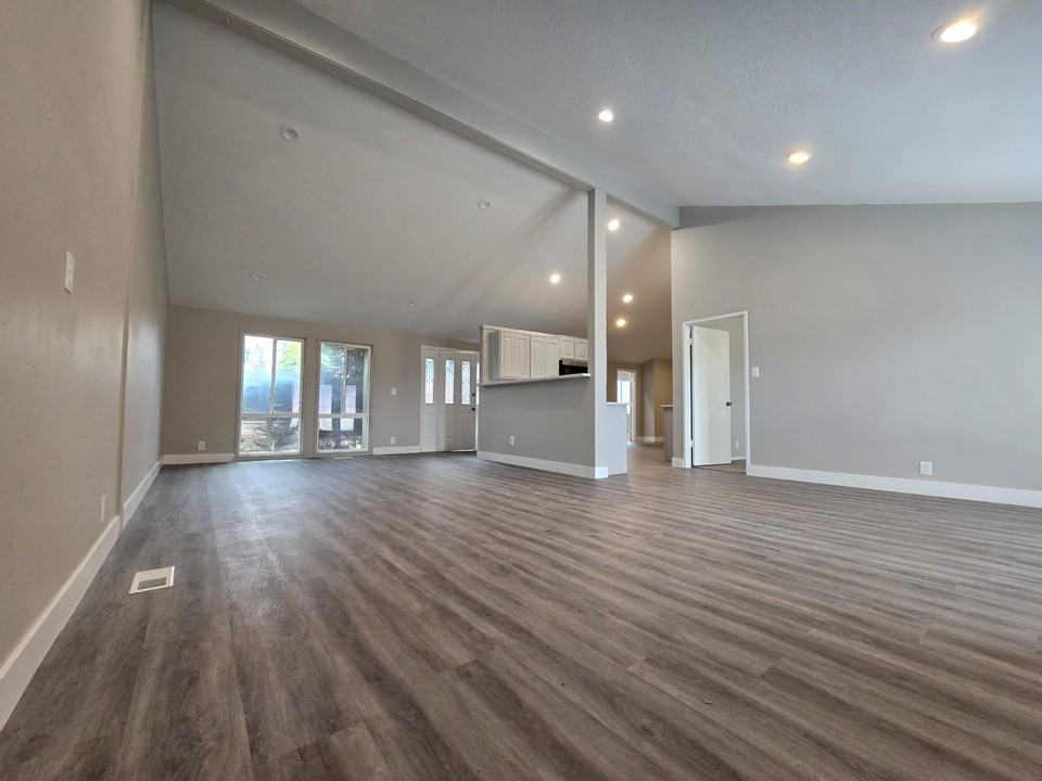 1072 E Bedford Dr #1 - Photo 3 of 12