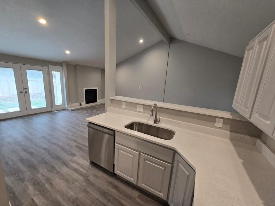 1072 E Bedford Dr #1 - Photo 5 of 12
