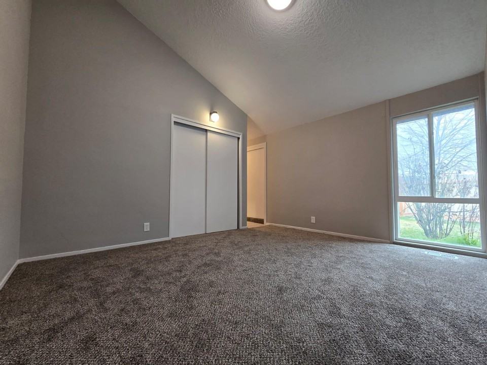 1072 E Bedford Dr #1 - Photo 6 of 12