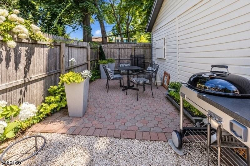 255 Park St #2 - Photo 6 of 25