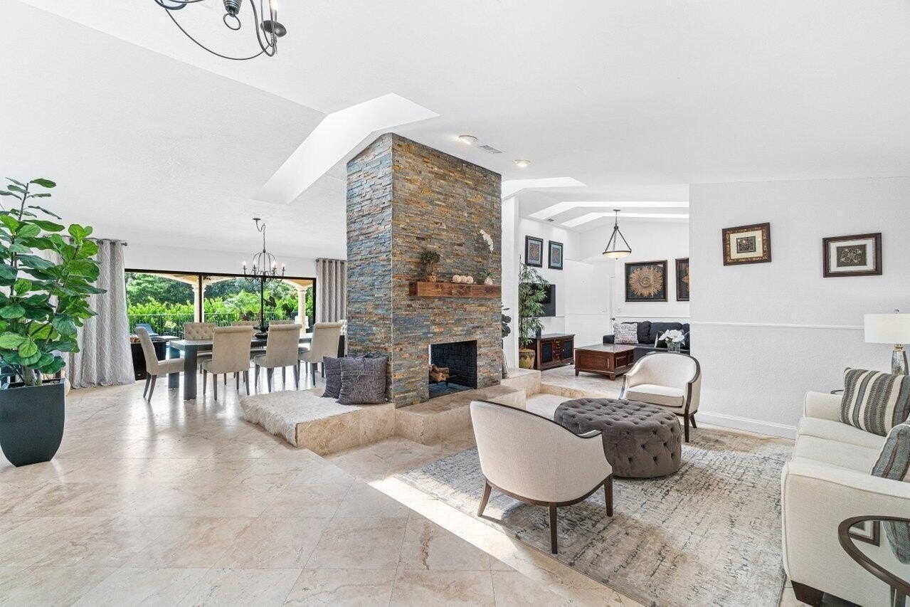 2276 Nw 36th St - Photo 4 of 36