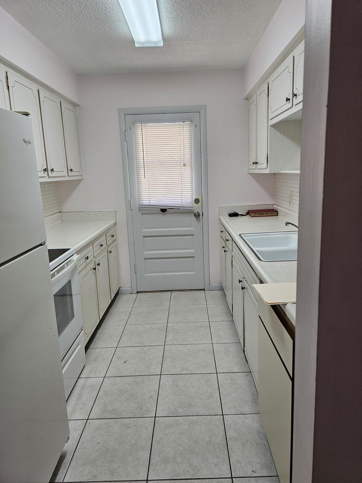 2348 Shelley St #1 - Photo 7 of 15