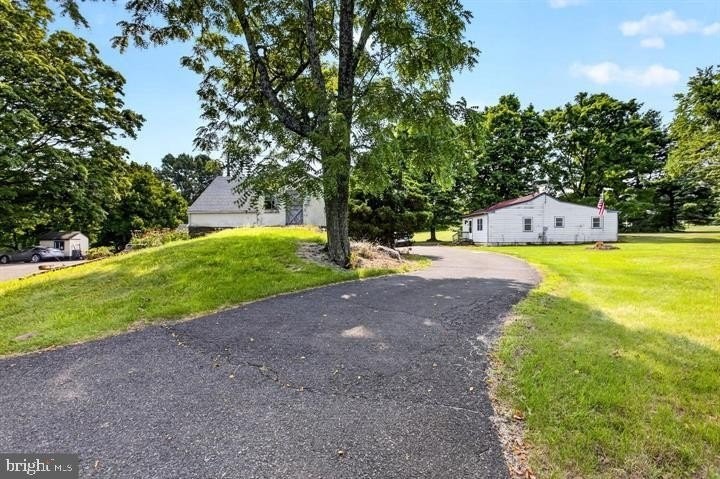 5828 Township Line Rd - Photo 2 of 25