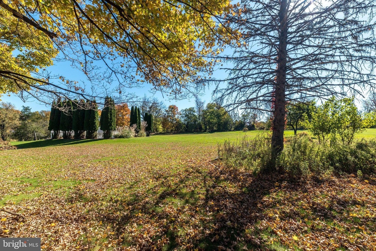 5828 Township Line Rd - Photo 5 of 25