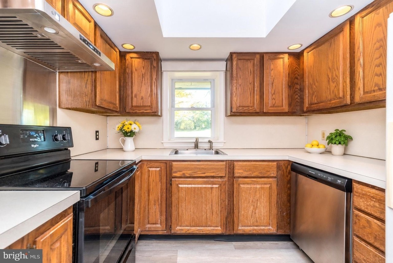 5828 Township Line Rd - Photo 6 of 25