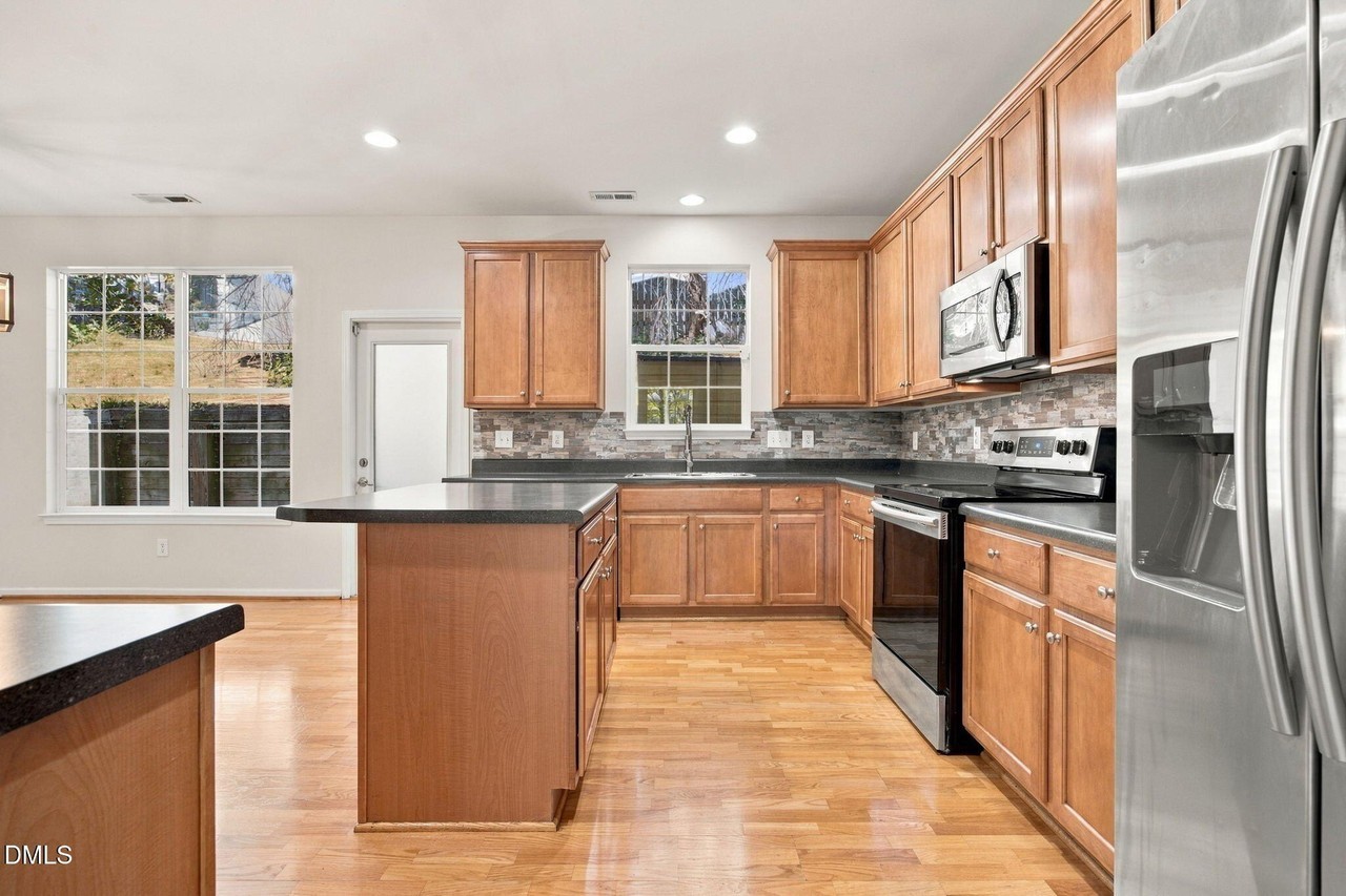 1108 Washhouse Ln - Photo 6 of 38