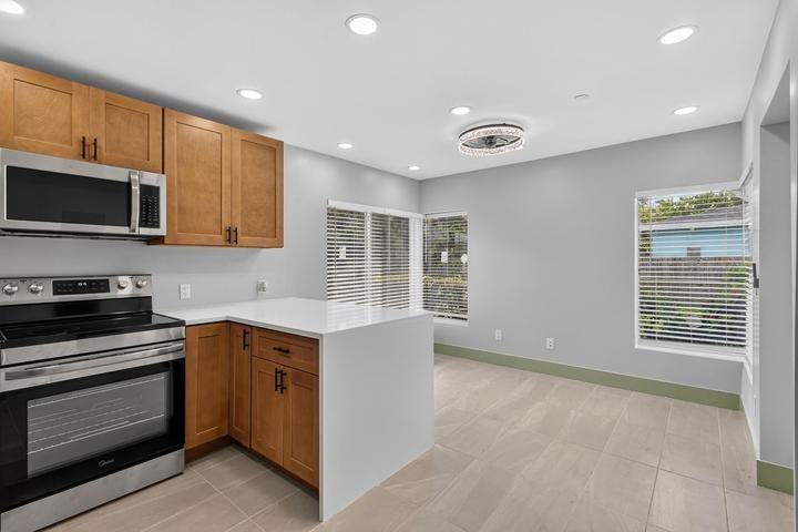 502 54th Street - Photo 4 of 11