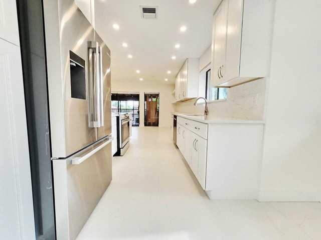 30 Pelican Pointe Drive - Photo 5 of 13