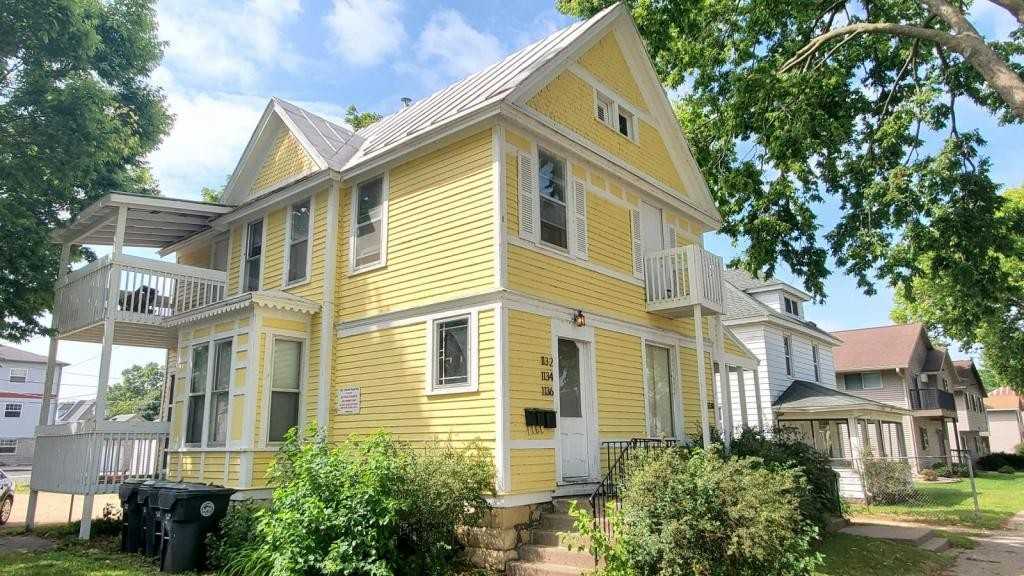 1136 Vine St - Photo 2 of 20