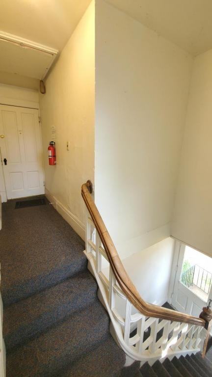 1136 Vine St - Photo 3 of 20