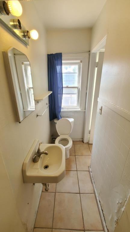1136 Vine St - Photo 4 of 20