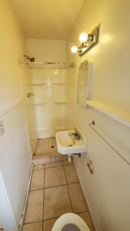 1136 Vine St - Photo 5 of 20