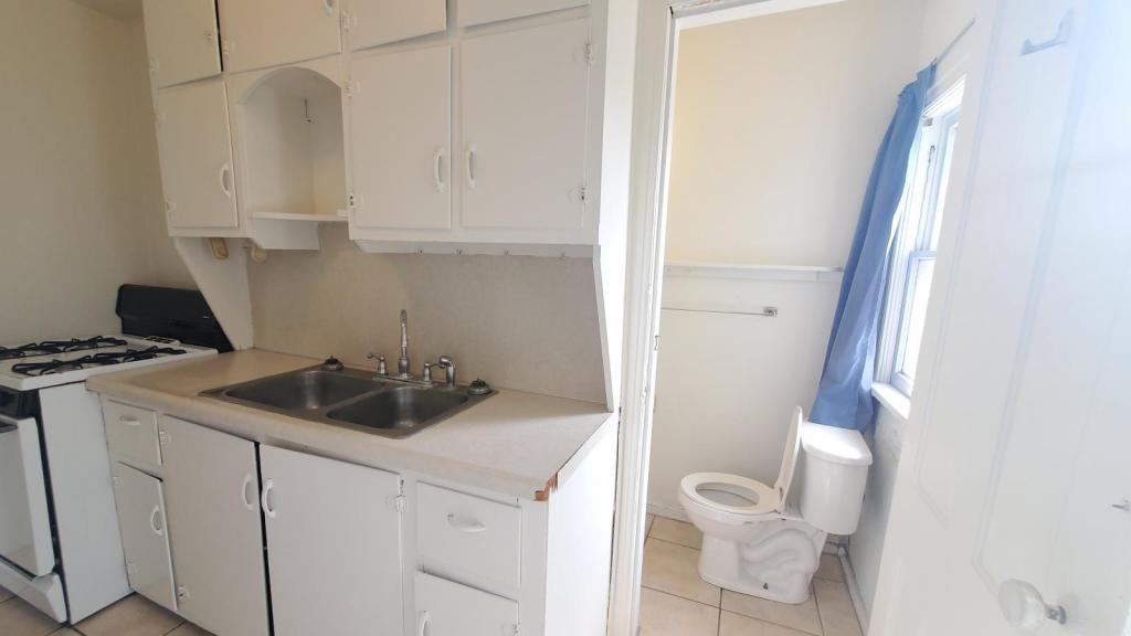 1136 Vine St - Photo 6 of 20