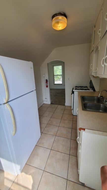 1136 Vine St - Photo 7 of 20