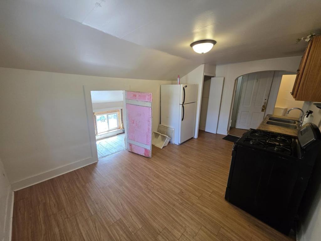 200 E Franklin St #3 - Photo 5 of 18