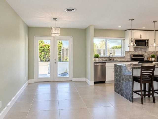 266 Southwest 12th Street - Photo 5 of 12