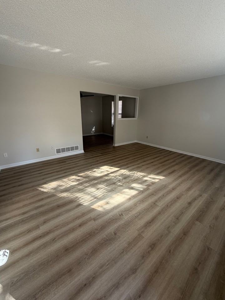 507 Streck Ct #B - Photo 2 of 11