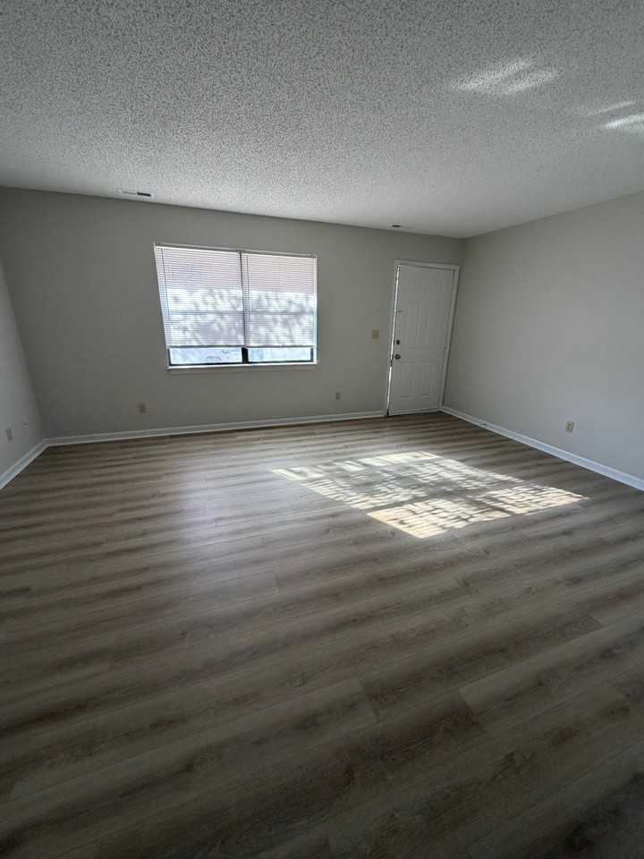 507 Streck Ct #B - Photo 3 of 11