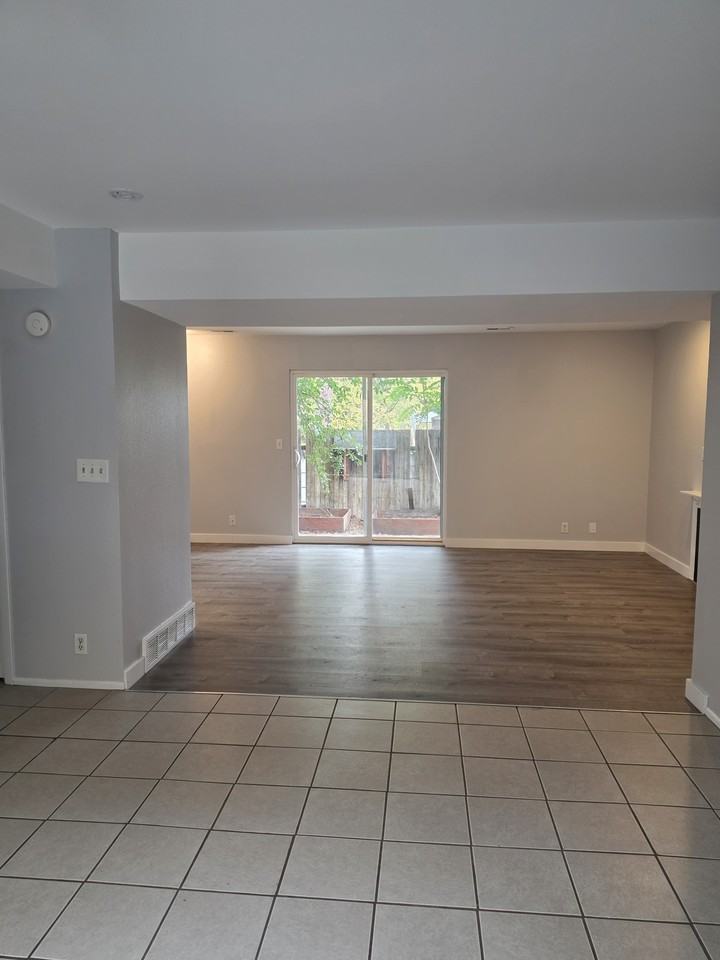 4048 Southeast - Photo 2 of 21