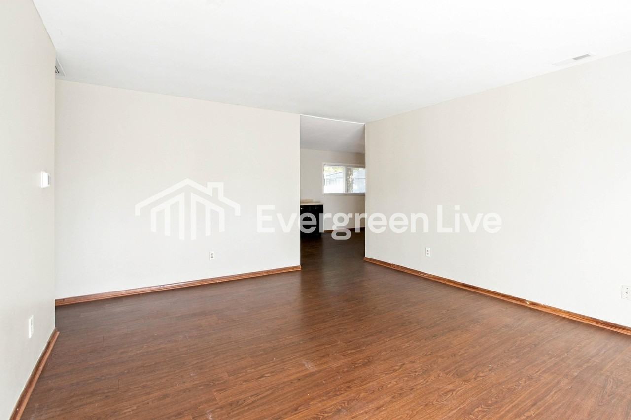 707 Sunset Blvd - Photo 4 of 16