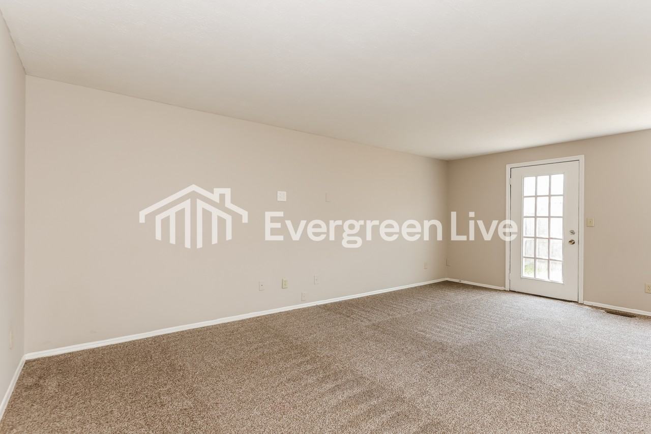 8682 Baton Rouge Dr - Photo 4 of 15