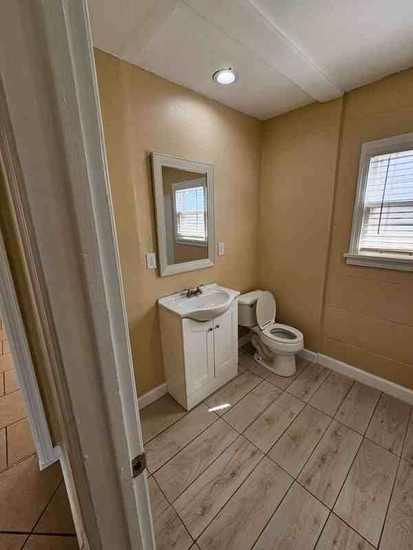 815 S Reno Ave - Photo 5 of 16