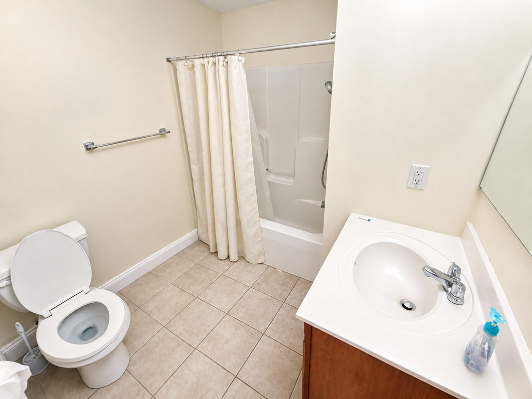 527 W Thames St ##12 - Photo 2 of 15