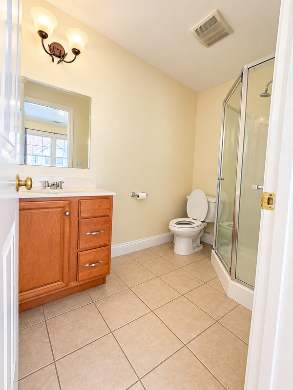 527 W Thames St ##12 - Photo 4 of 15