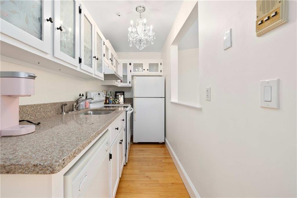 446 Bellevue Ave ##4 - Photo 4 of 20