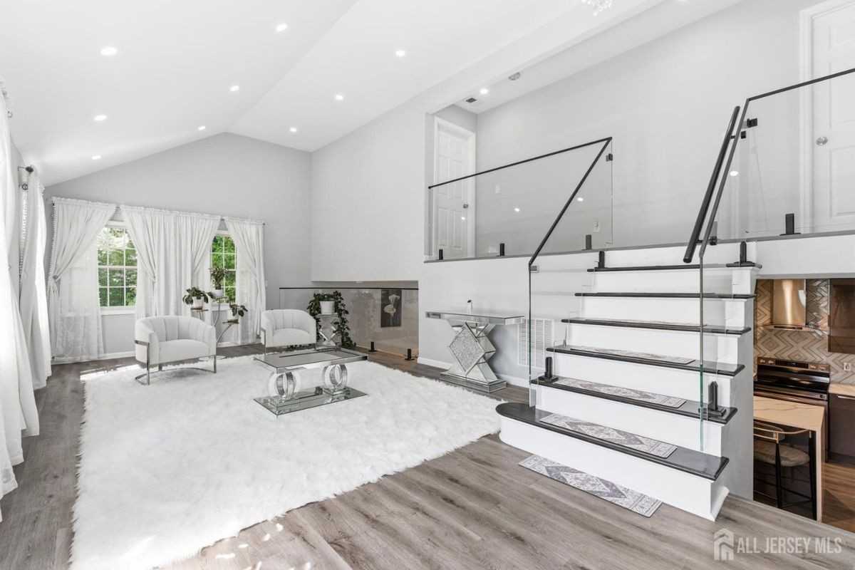 6 Whitewood Rd - Photo 3 of 37