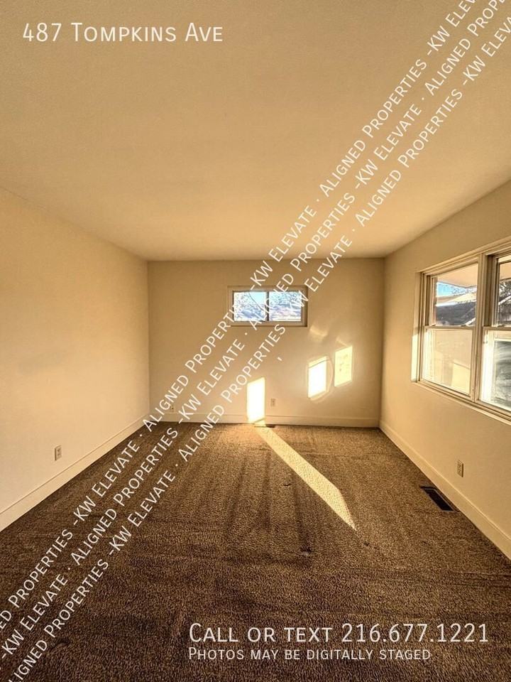 487 Tompkins Ave - Photo 3 of 13