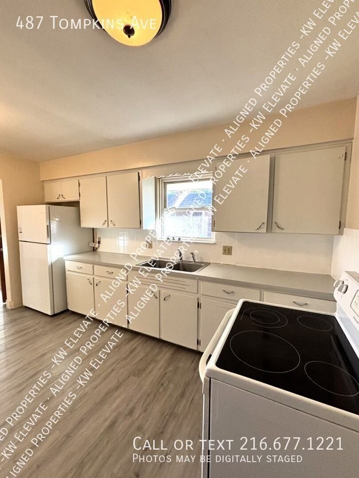 487 Tompkins Ave - Photo 4 of 13