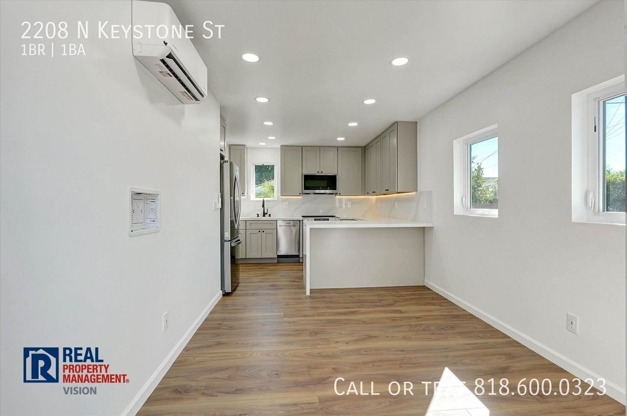 2208 N Keystone St - Photo 4 of 31