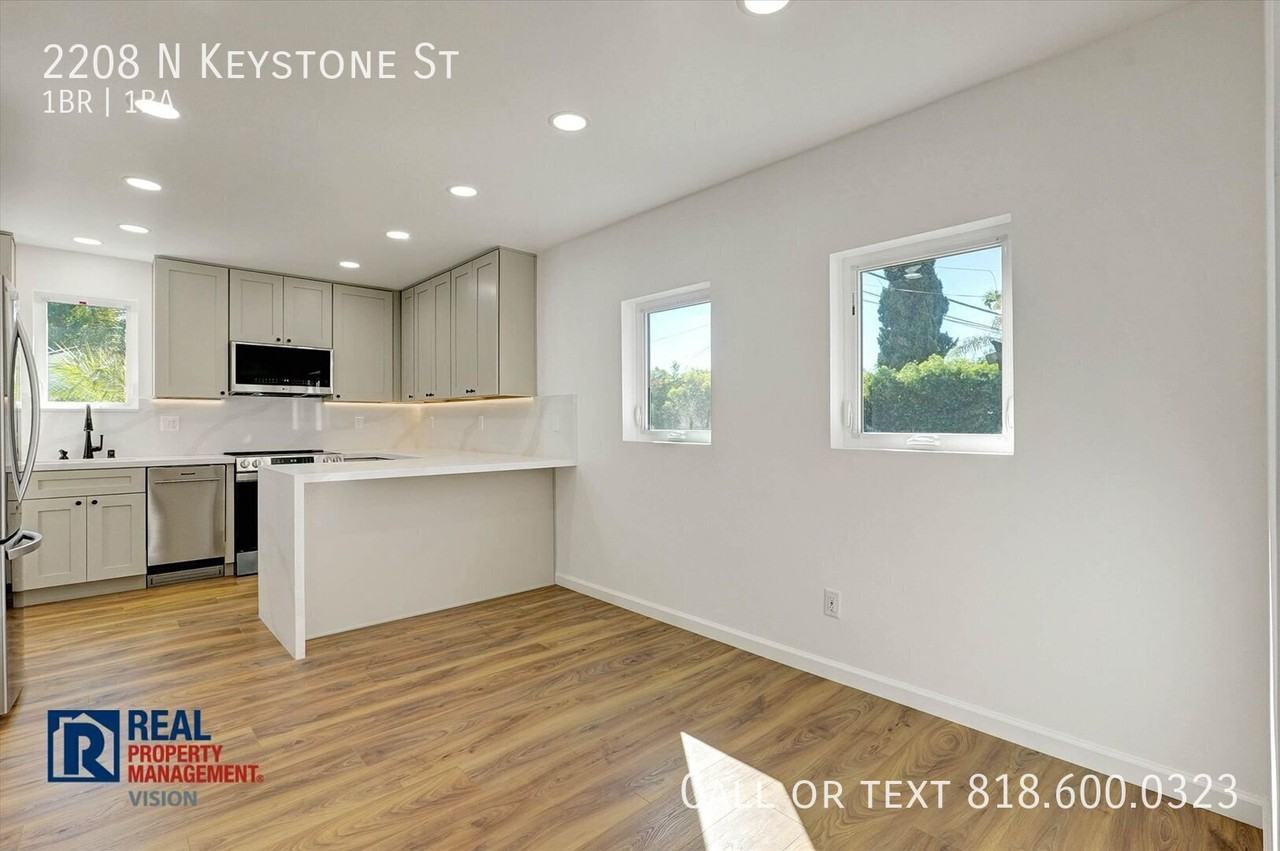 2208 N Keystone St - Photo 5 of 31