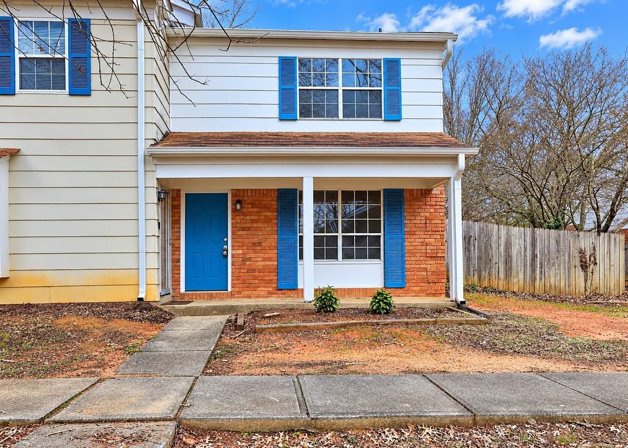 2597 Stratford Ln - Photo 2 of 13