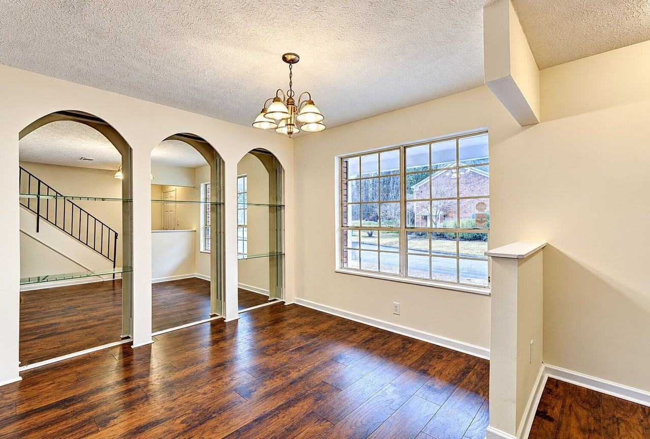 2597 Stratford Ln - Photo 3 of 13