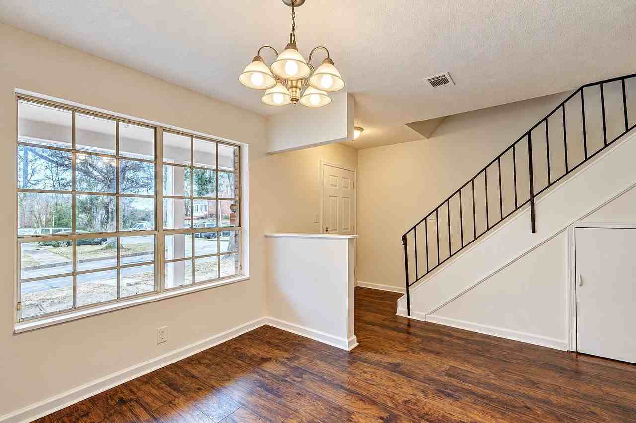 2597 Stratford Ln - Photo 4 of 13