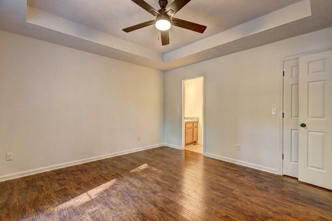 132 Southridge Dr - Photo 2 of 10