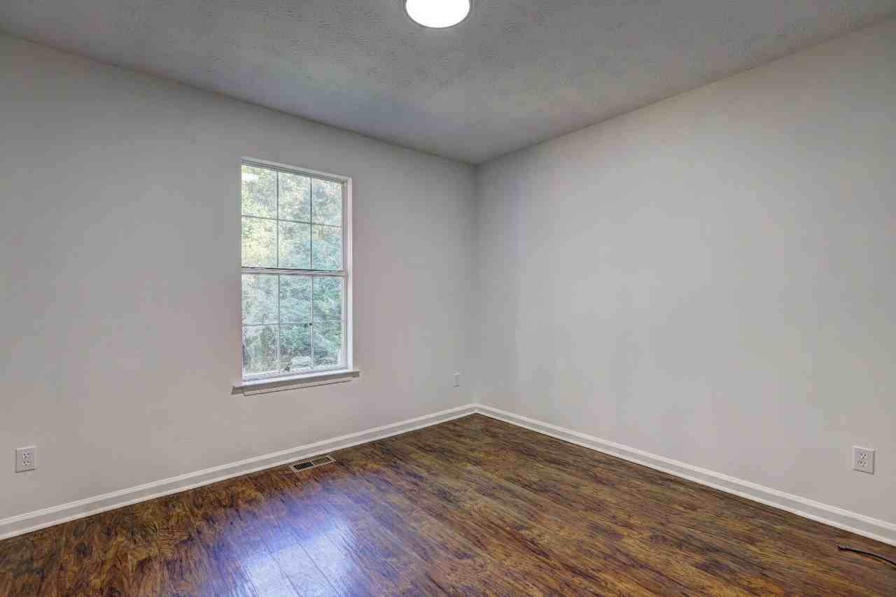 132 Southridge Dr - Photo 3 of 10