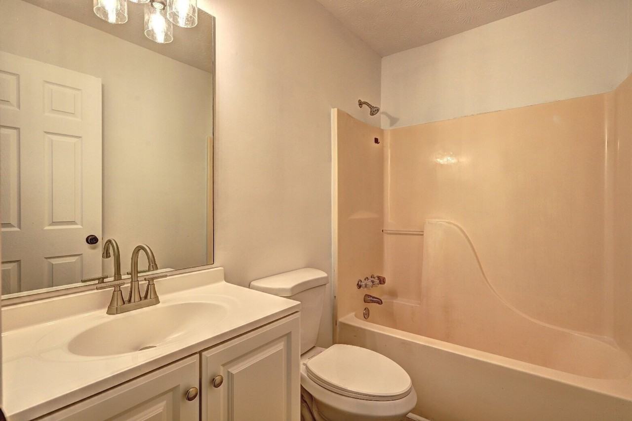 132 Southridge Dr - Photo 4 of 10