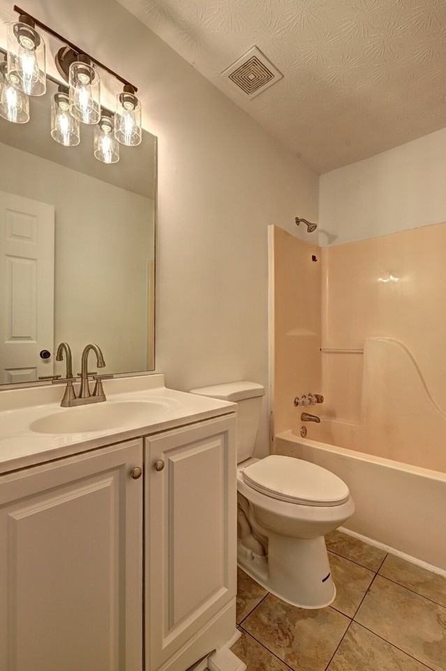 132 Southridge Dr - Photo 5 of 10