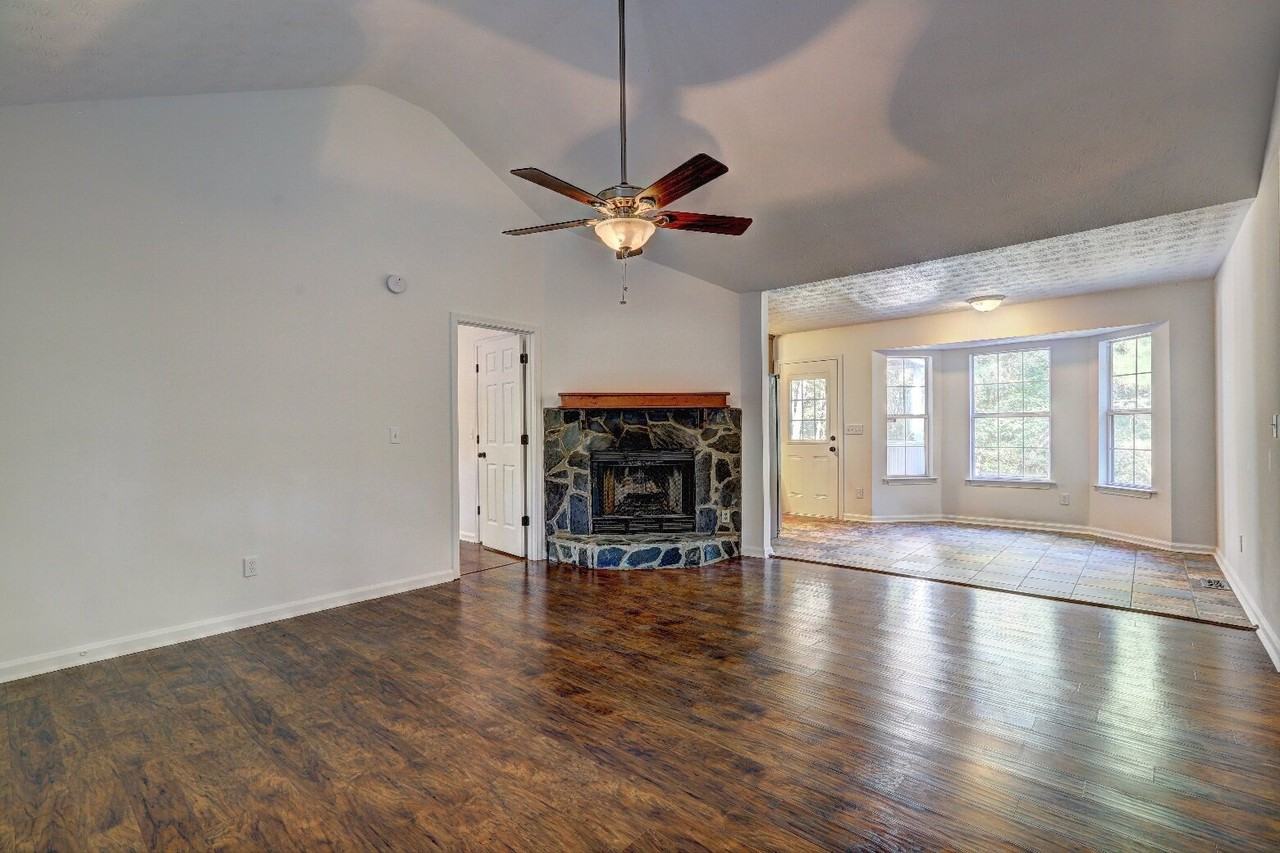 132 Southridge Dr - Photo 6 of 10