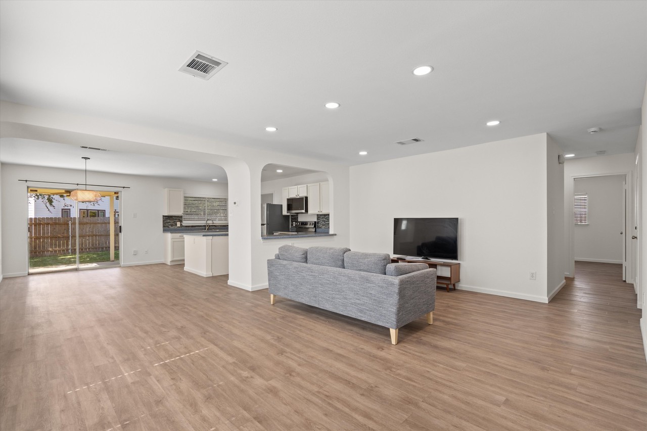 3626 Bass Loop - Photo 3 of 17