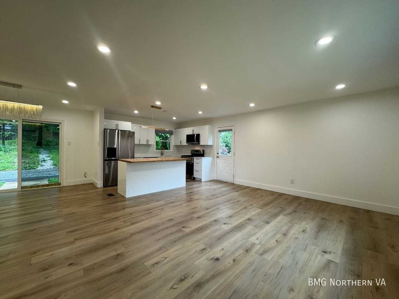 6518 Rivington Rd - Photo 4 of 49