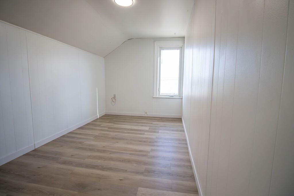 53 Vine St S - Photo 3 of 12