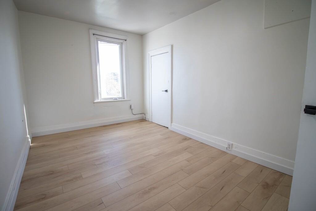 53 Vine St S - Photo 5 of 12
