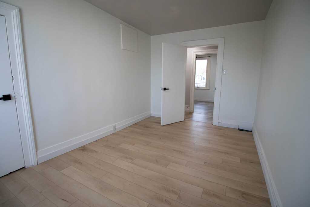 53 Vine St S - Photo 6 of 12