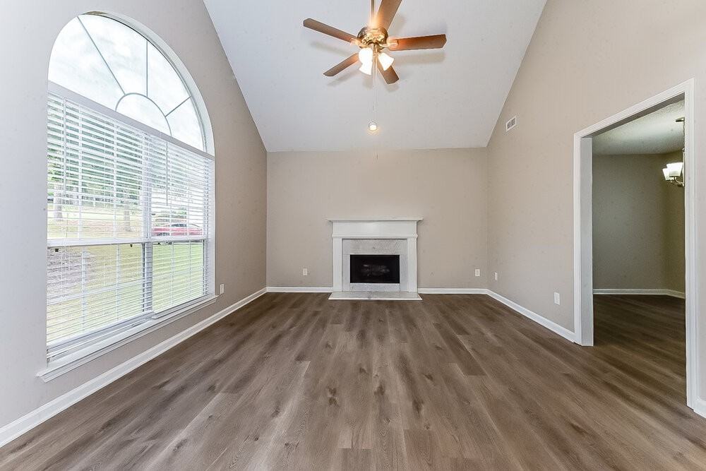 617 Crescent Ct - Photo 4 of 17