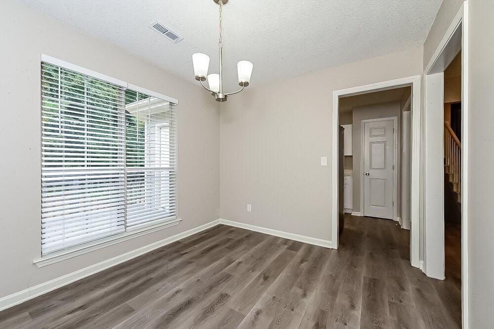 617 Crescent Ct - Photo 5 of 17